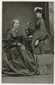 Alexine and her mother, from the collection of the Municipal Archives in the Hague